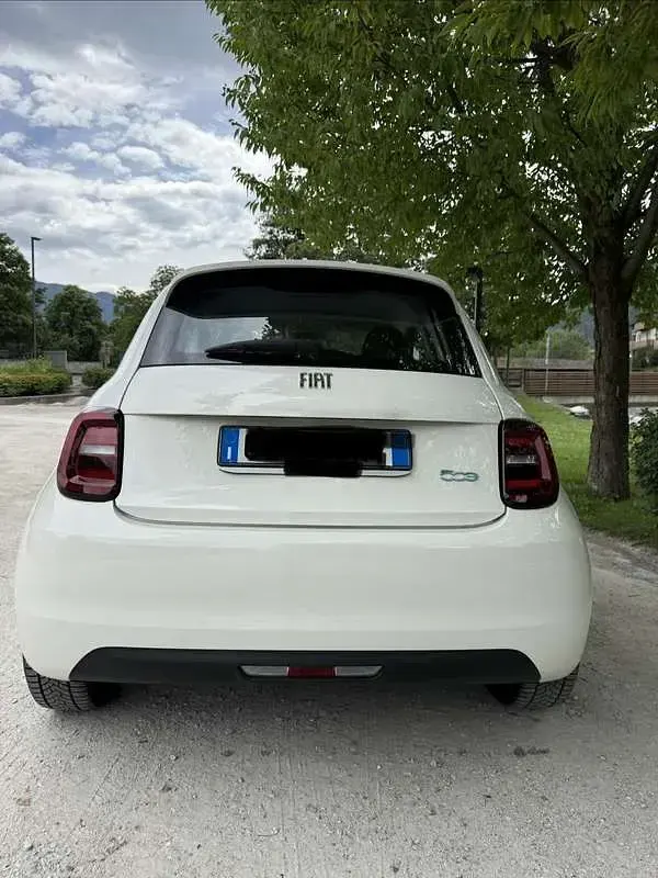 Usata Fiat 500e Icon 86 kW (118 CV) 2022 Bianco Utilitaria