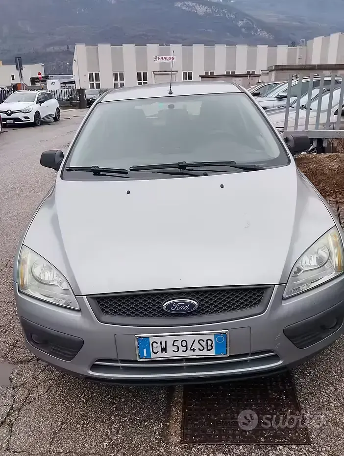 Usata Ford Focus 90 CV (66 kW) 2005 Grigio Berlina