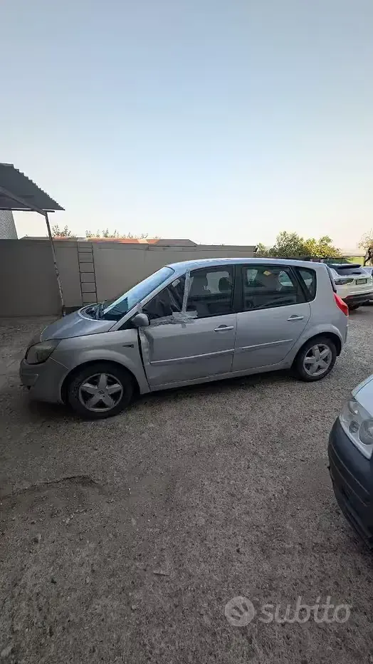 Usata Renault Scénic II 106 CV (77 kW) 2007 Monovolume