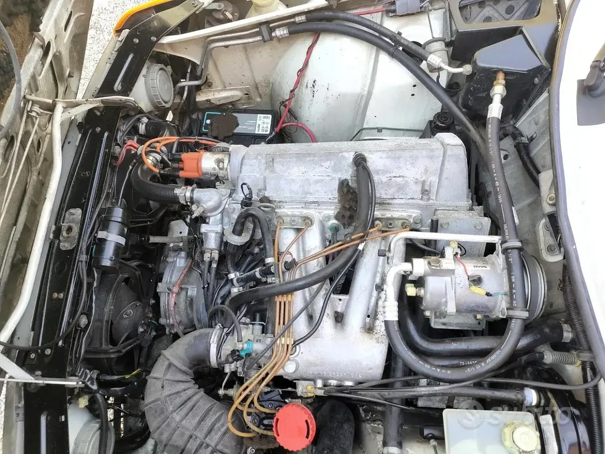 Usata Saab 900 118 CV (86 kW) 1987 Bianco Berlina
