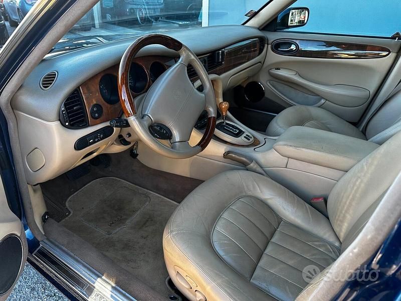 Usata Jaguar XJ8 Executive 2004 Berlina