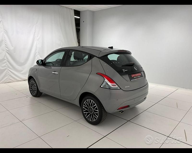 Usata Lancia Ypsilon S 69 CV (50 kW) 2022 Grigio Utilitaria
