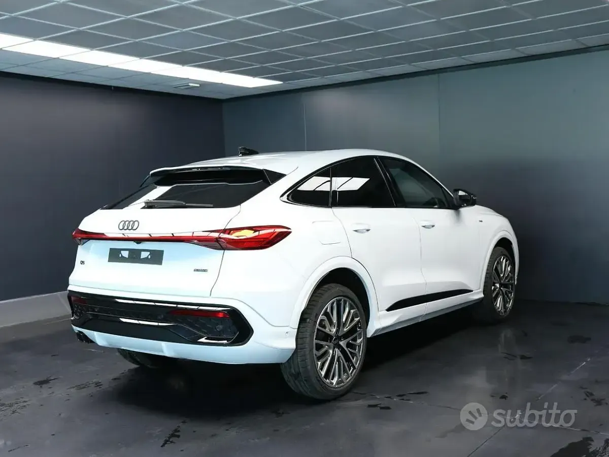 Nuova Audi Q5 Sportback Ambiente 204 CV (150 kW) 2026 Bianco SUV