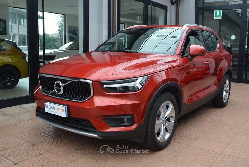 Rosso Usata 2021 Volvo XC40 Momentum SUV | 23.850 € (Buon prezzo) - Immagine 1/4