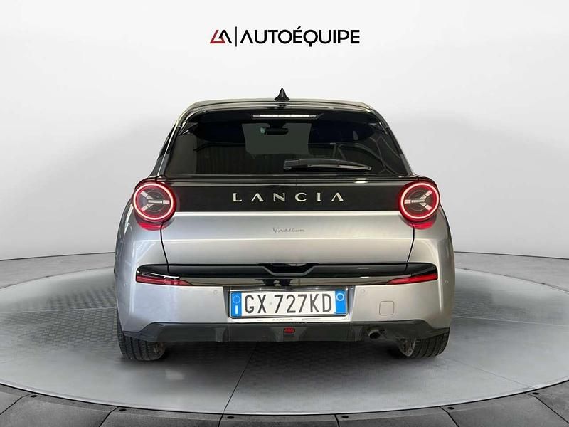 Usado Lancia Ypsilon 110 HP (80 kW) 2025 Cinzento Citadino