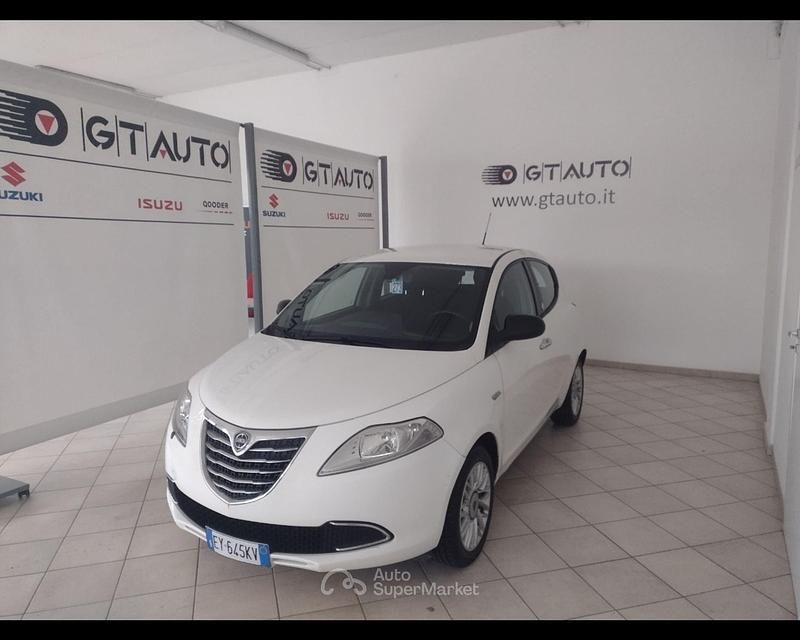Usata Lancia Ypsilon 69 CV (50 kW) 2015 Bianco Utilitaria