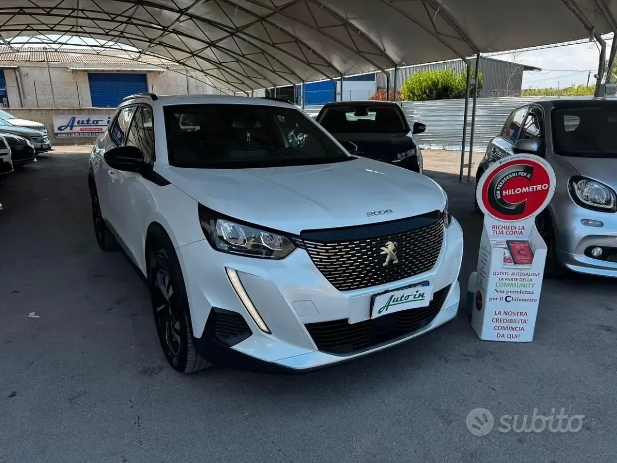 Usata Peugeot 2008 Allure 131 CV (96 kW) 2022 Bianco SUV
