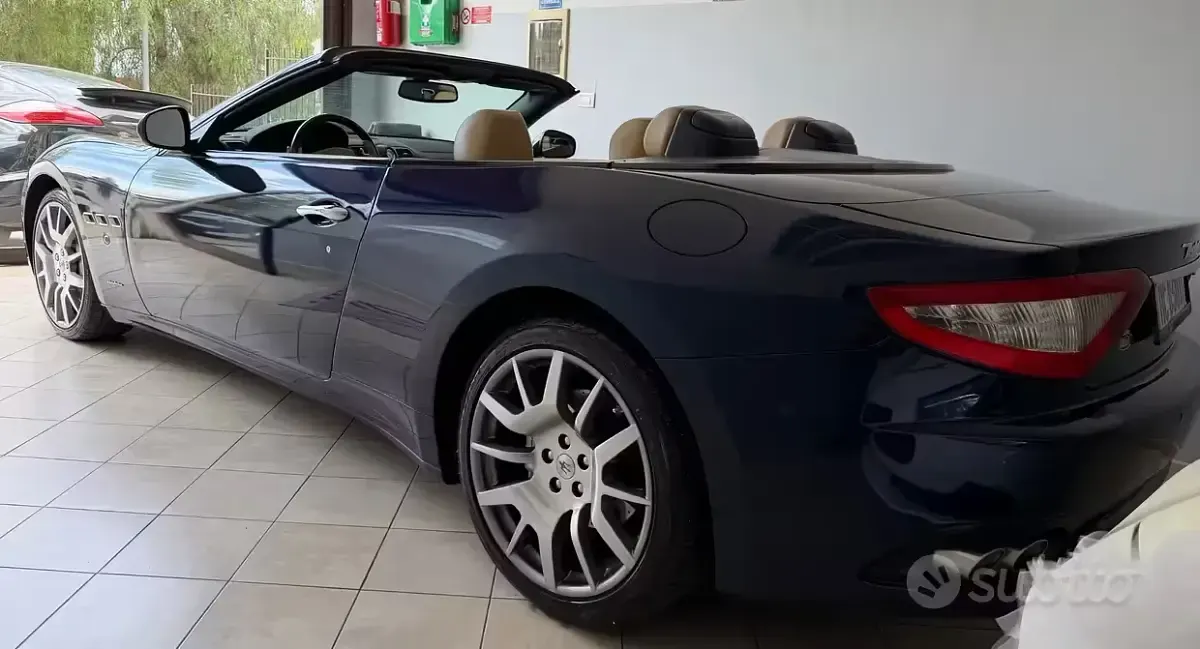 Usata Maserati GranCabrio 439 CV (322 kW) 2012 Blu Cabrio