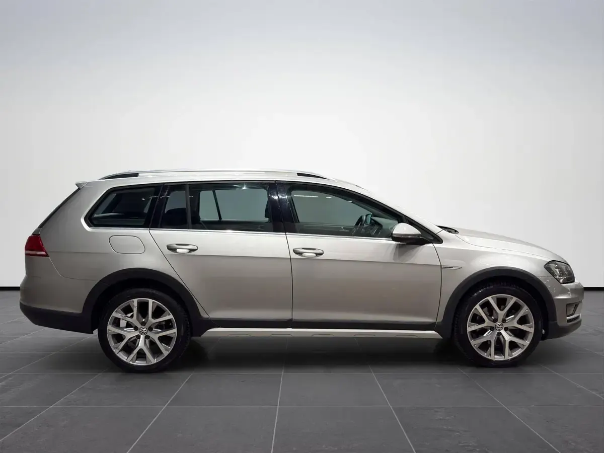 Usata VW Golf Alltrack Executive 184 CV (135 kW) 2015 Bianco Station wagon