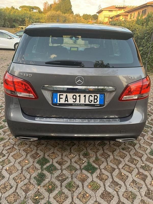 Usata Mercedes B180 AMG 109 CV (80 kW) 2015 Grigio Monovolume