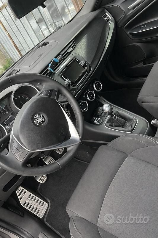 Usata Alfa Romeo Giulietta 120 CV (88 kW) 2018 Grigio Berlina
