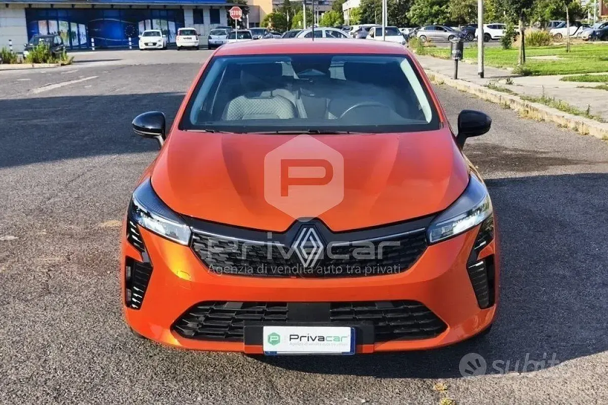 Usata Renault Clio V Evolution 94 CV (69 kW) 2024 Arancione Utilitaria