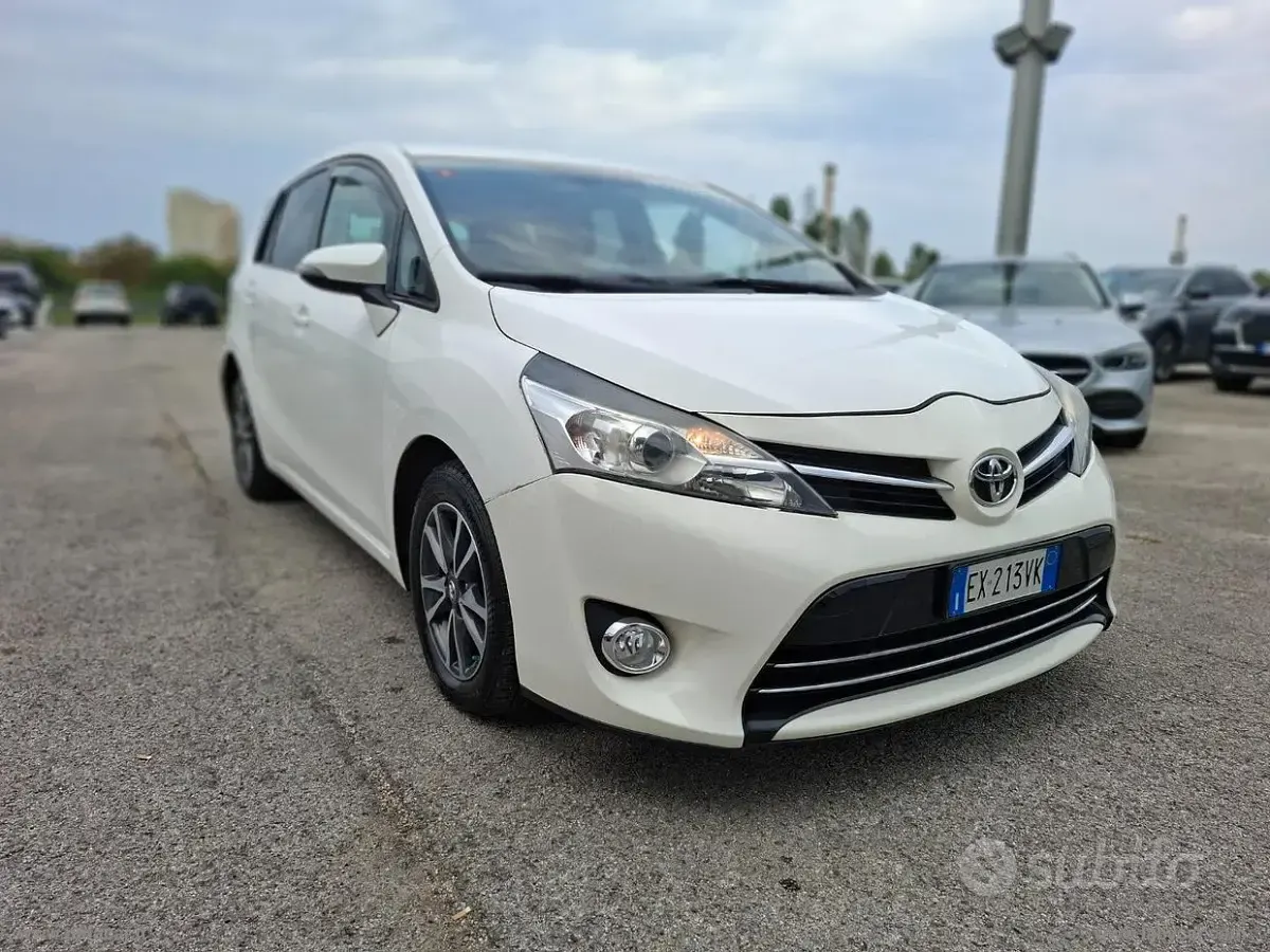 Usata Toyota Verso Style 111 CV (81 kW) 2014 Bianco Monovolume