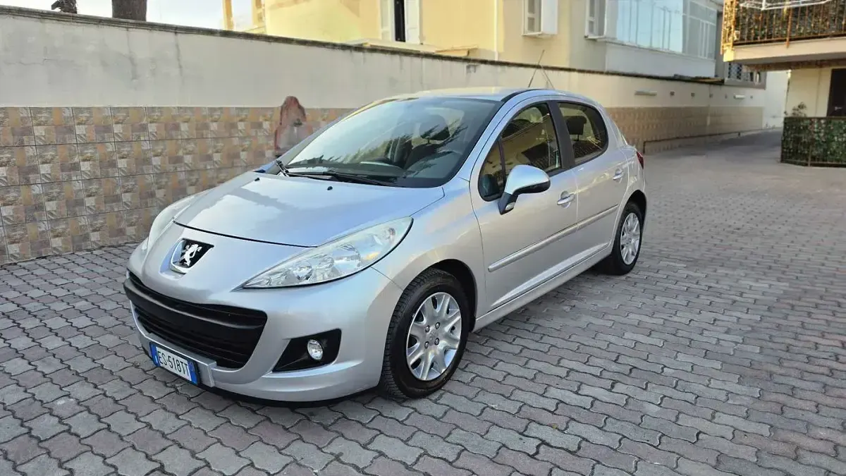 Usata Peugeot 207 73 CV (53 kW) 2013 Berlina