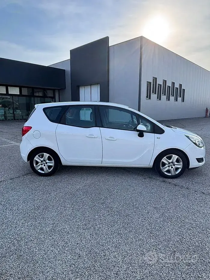 Usata Opel Meriva Cosmo 120 CV (88 kW) 2015 Bianco Monovolume