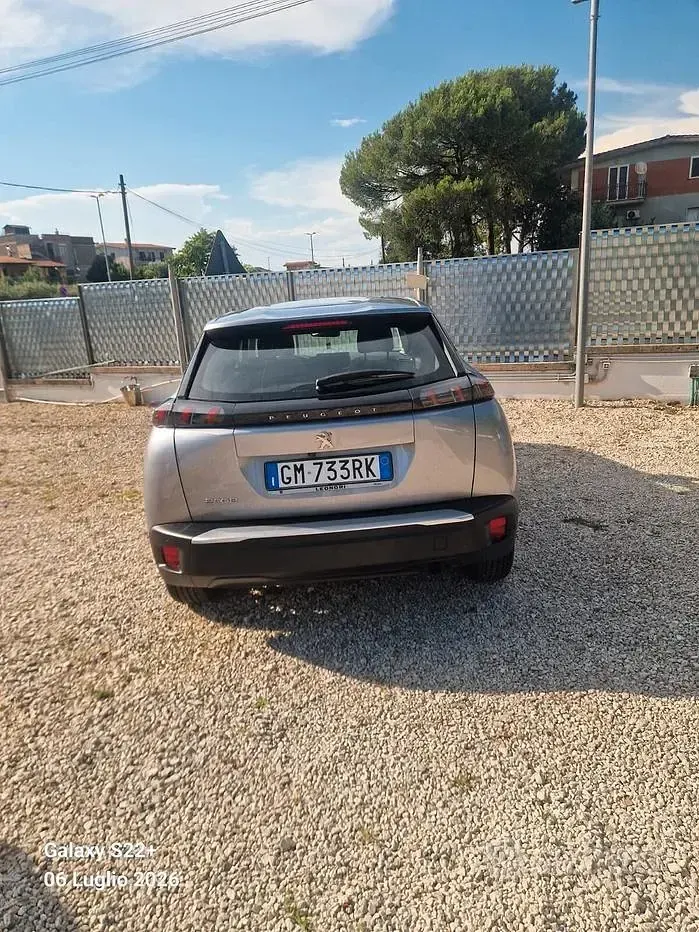 Usata Peugeot 2008 Allure 101 CV (74 kW) 2023 Grigio SUV