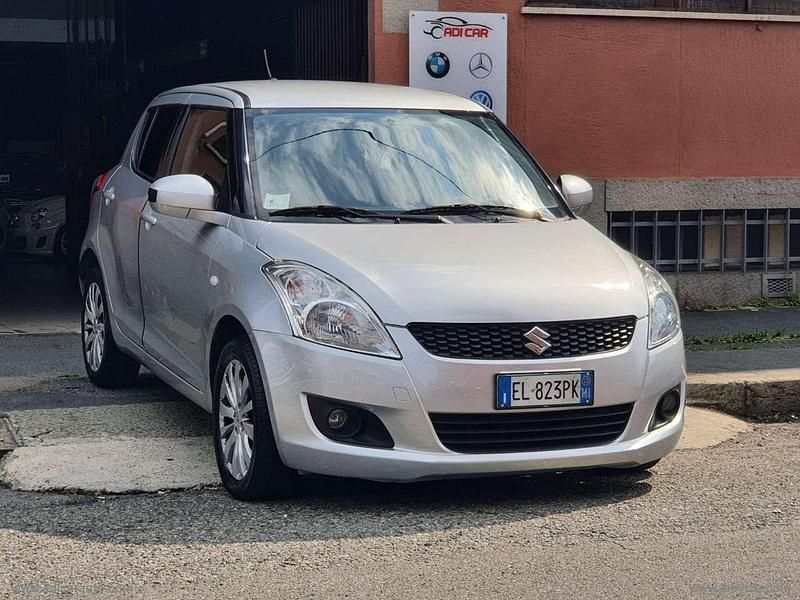 Grigio Usata 2012 Suzuki Swift Due volumi | 5990 € (Buon prezzo) - Immagine 1/4