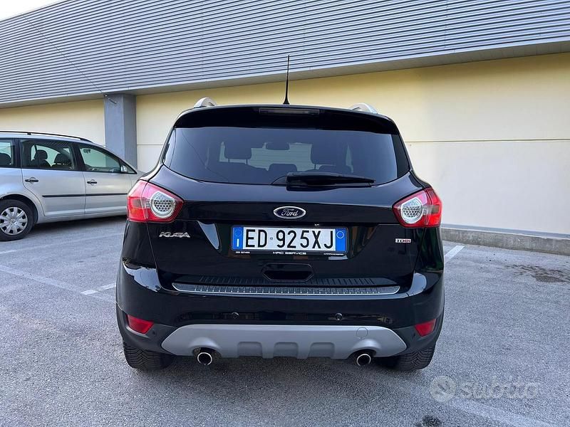 Usata Ford Kuga Individual 163 CV (119 kW) 2011 Nero SUV