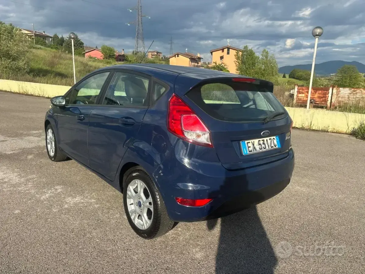 Usata Ford Fiesta Titanium 95 CV (69 kW) 2015 Blu Utilitaria