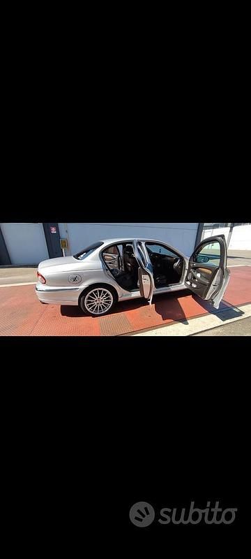 Usata Jaguar X-type Executive 131 CV (96 kW) 2005 Grigio Berlina