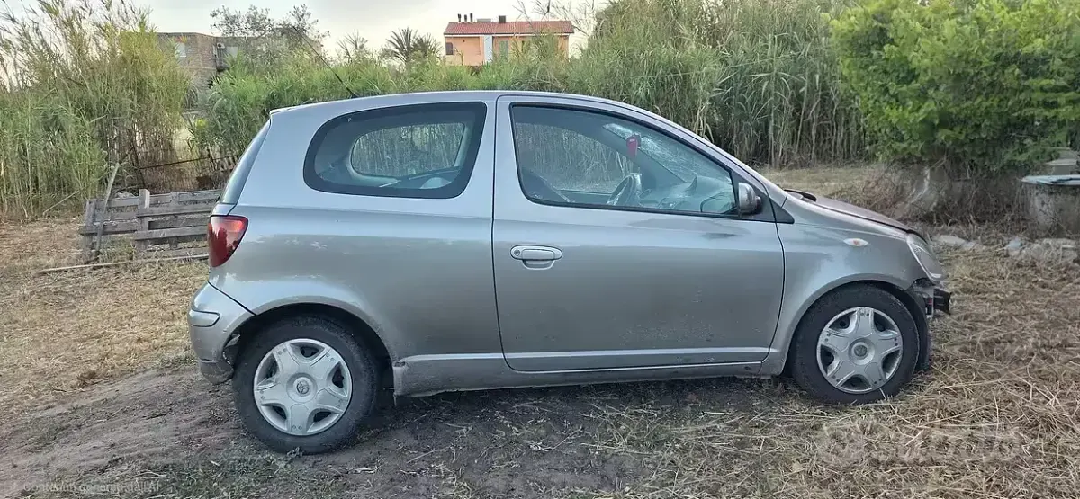 Usata Toyota Yaris 75 CV (55 kW) 2005 Grigio Berlina