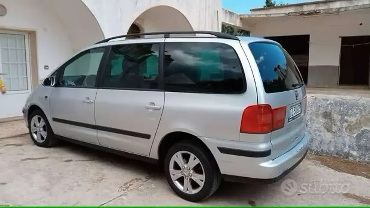 Usata Seat Alhambra Reference 140 CV (102 kW) 2010 Argento Monovolume