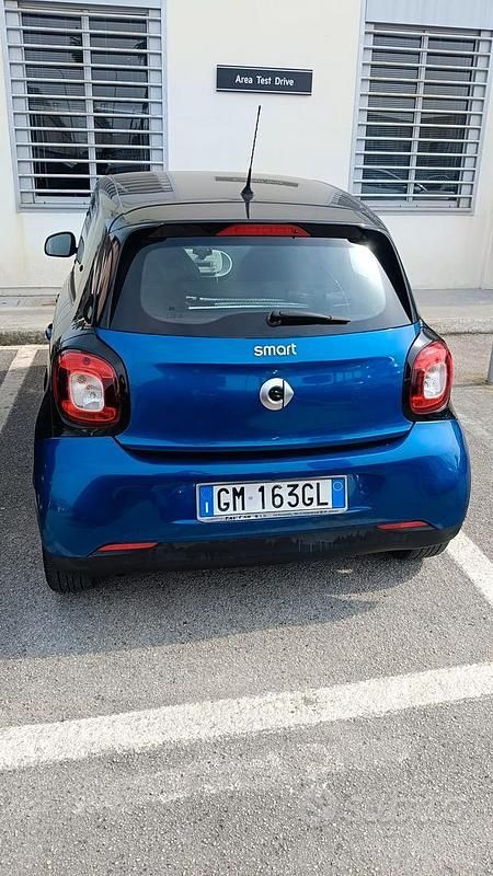 Usata Smart ForFour Passion 71 CV (52 kW) 2016 Blu Utilitaria