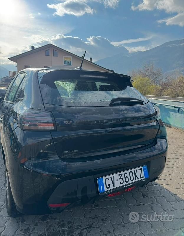 Usata Peugeot 208 2025 Nero Utilitaria