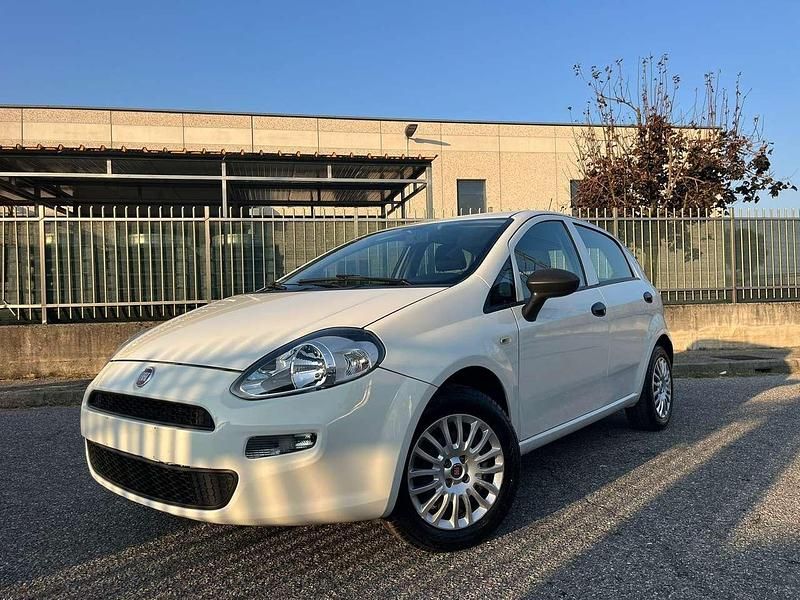 Bianco Usata 2018 Fiat Punto Easy Tre volumi | 6900 € (Buon prezzo) - Immagine 1/4