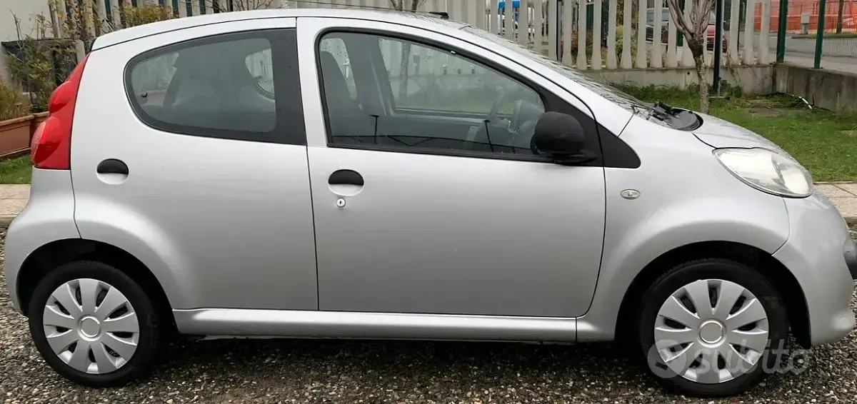 Usata Peugeot 107 Urban Move 68 CV (50 kW) 2008 Grigio Utilitaria