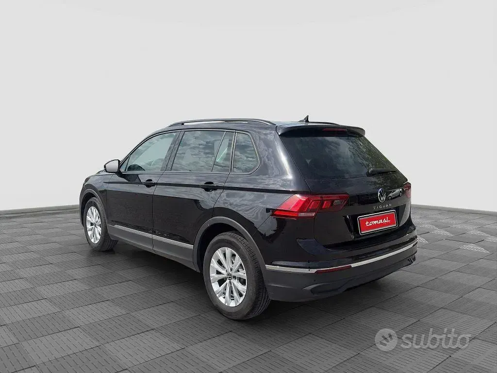Usata VW Tiguan Life 150 CV (110 kW) 2023 Nero profondo SUV