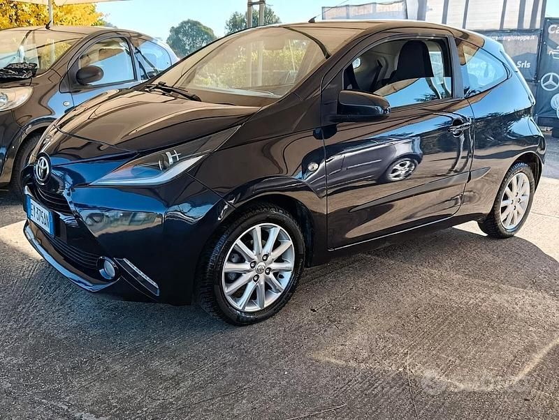 Usata Toyota Aygo Cool 69 CV (50 kW) 2014 Blu Utilitaria