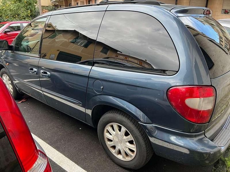 Usata Chrysler Voyager 141 CV (103 kW) 2003 Blu/azzurro Monovolume