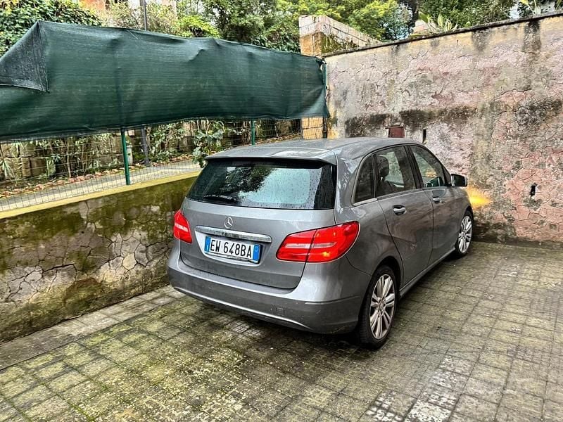 Occasion Mercedes B180 Executive 109 ch (80 kW) 2014 Gris Monospace