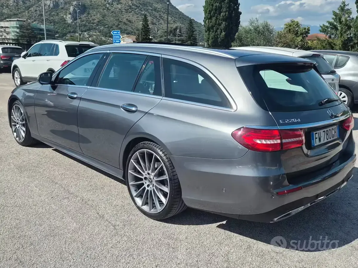 Usata Mercedes E220 Premium Plus 194 CV (142 kW) 2019 Grigio Station wagon