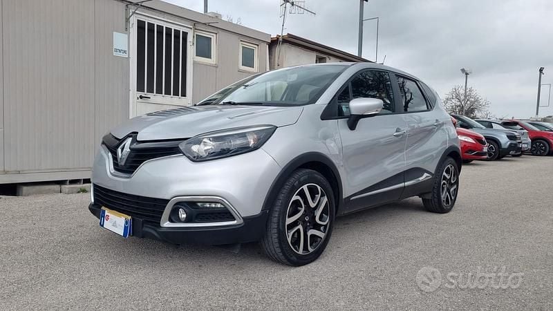 Usata Renault Captur 90 CV (66 kW) 2015 Grigio SUV