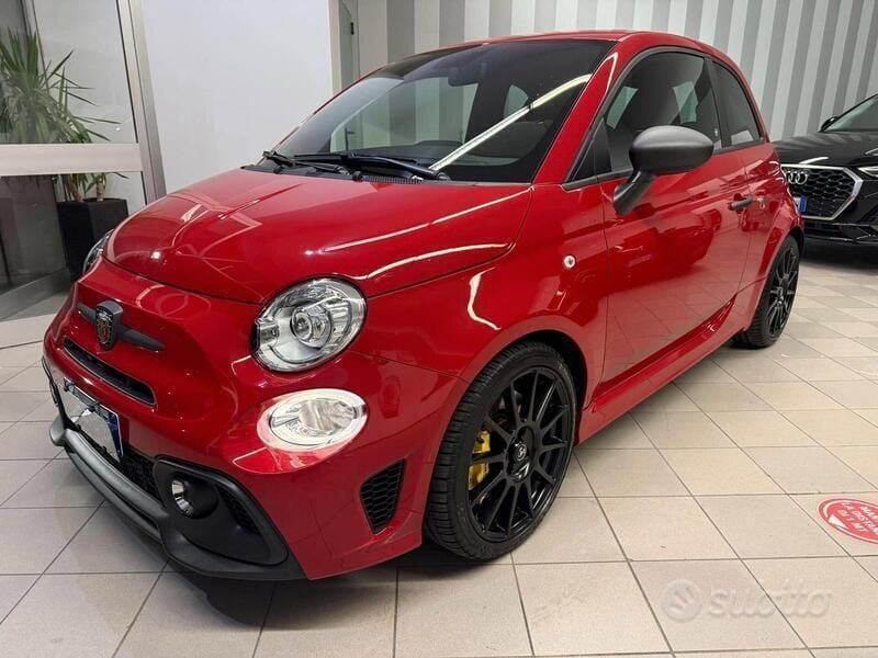 Rosso Usata 2023 Abarth 695 Due volumi | 28.900 € (Ottimo prezzo) - Immagine 1/4