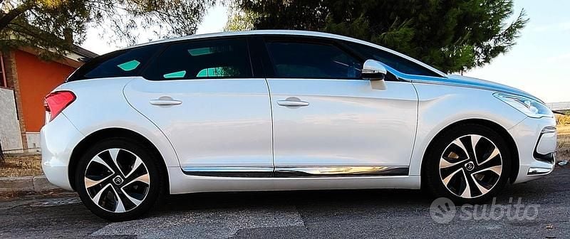 Bianco Usata 2013 DS Automobiles DS5 Sport Chic Due volumi | 6700 € - Immagine 1/4