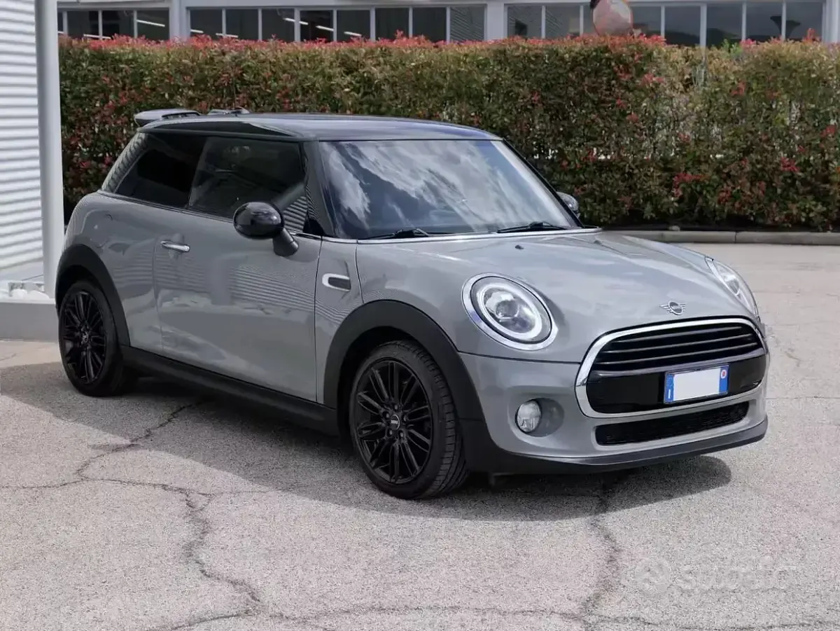 Usata Mini Cooper D Hype 116 CV (85 kW) 2020 Grigio metallizzato Utilitaria