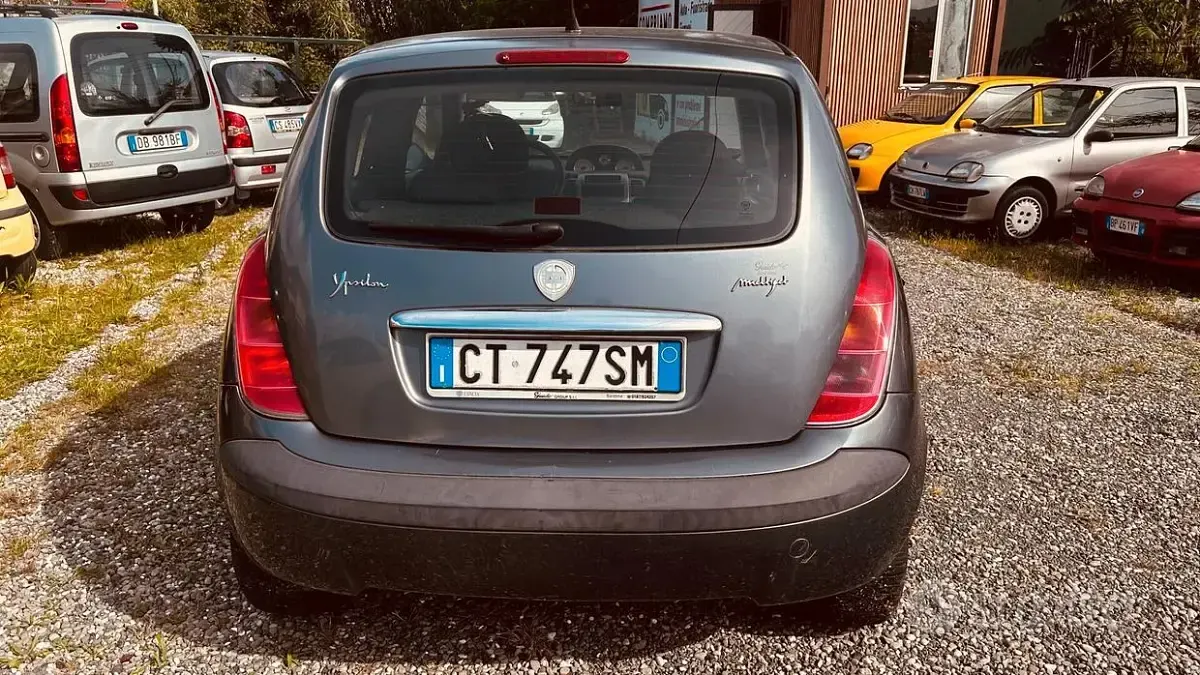 Usata Lancia Ypsilon 69 CV (50 kW) 2005 Grigio Utilitaria
