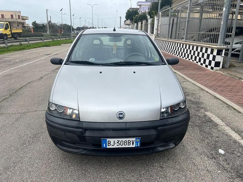Usata Fiat Punto 59 CV (43 kW) 2000 Argento Utilitaria