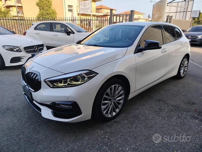Usado BMW 118 Luxury Line 150 CV (110 kW) 2020 Blanco Utilitario