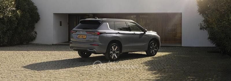 Nuova Mitsubishi Outlander P-HEV Inform 306 CV (225 kW) 2026 Other SUV