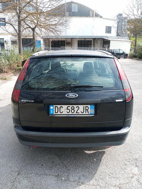 Usata Ford Focus 115 CV (84 kW) 2006 Nero Station wagon