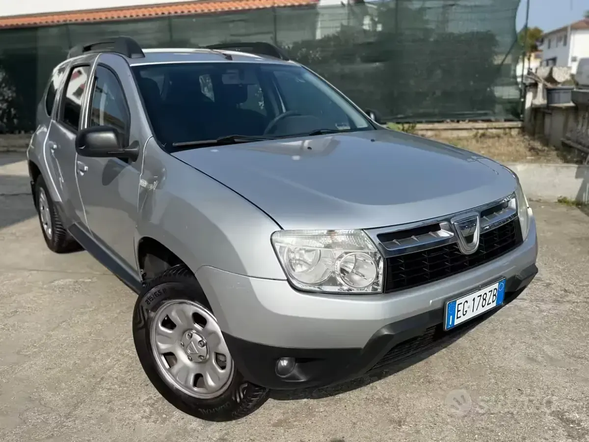 Usata Dacia Duster 102 CV (75 kW) 2012 Grigio SUV