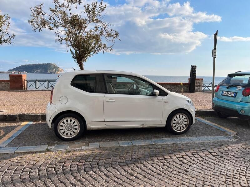 Begagnad VW up! 75 HK (55 kW) 2012 Vit Halvkombi