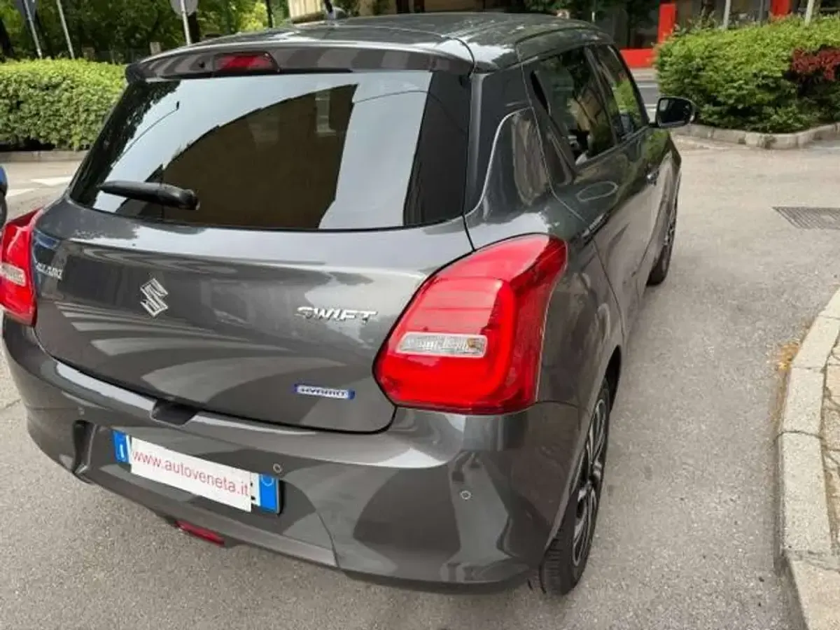 Usata Suzuki Swift 83 CV (61 kW) 2023 Grigio Utilitaria