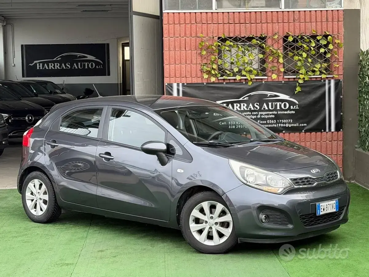 Usata Kia Rio Active 85 CV (62 kW) 2014 Grigio Berlina
