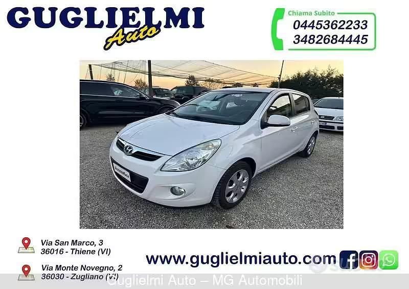 Usata Hyundai i20 Comfort 75 CV (55 kW) 2011 Bianco Utilitaria