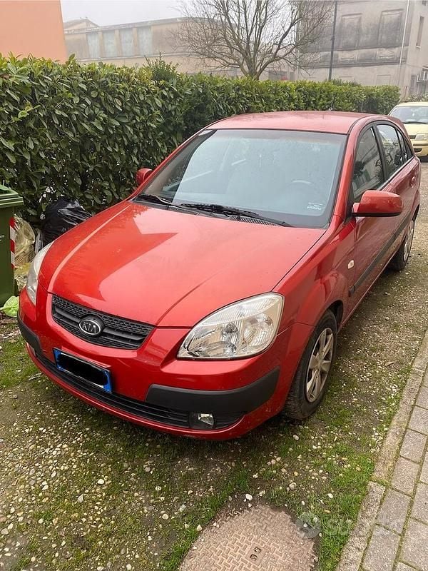 Usata Kia Rio EX 97 CV (71 kW) 2006 Rosso Berlina